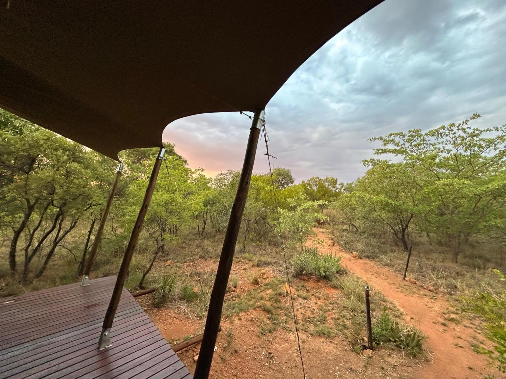 Out In Africa Wildlife Lodge Hammanskraal Exterior photo