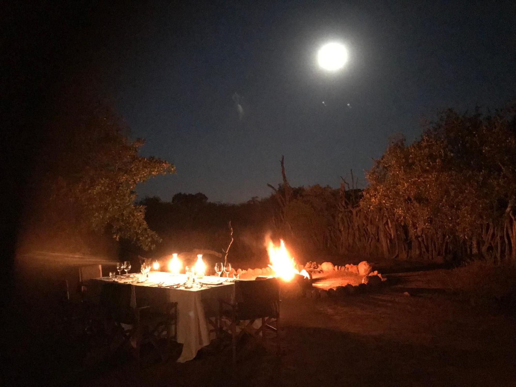 Out In Africa Wildlife Lodge Hammanskraal Exterior photo