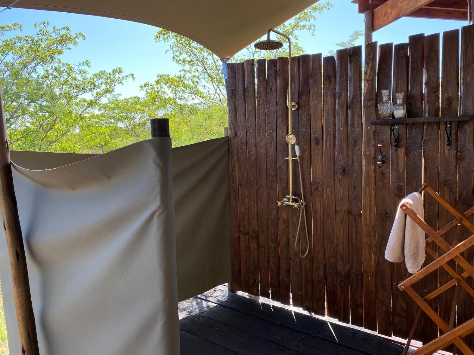 Out In Africa Wildlife Lodge Hammanskraal Exterior photo